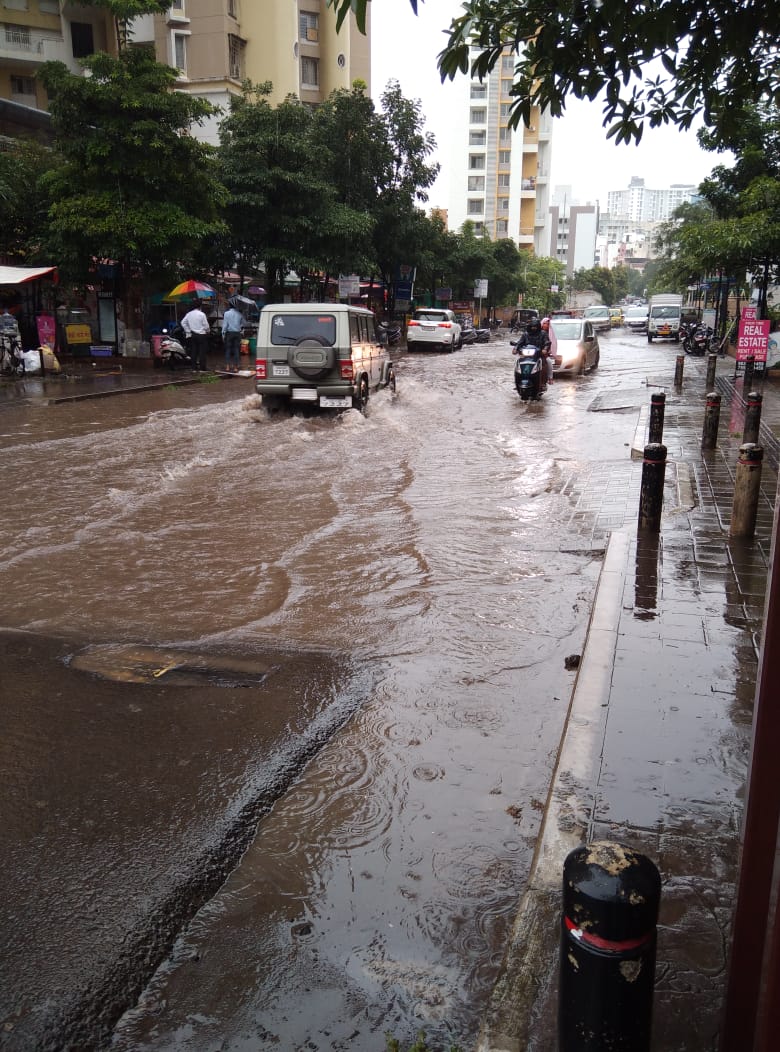 बावधनमध्ये रस्त्यावर साठत असलेल्या पावसाच्या पाण्याबाबत उपाययोजना करा : कुणाल वेडे पाटील बावधनमध्ये रस्त्यावर साठत असलेल्या पावसाच्या पाण्याबाबत उपाययोजना करा : कुणाल वेडे पाटील