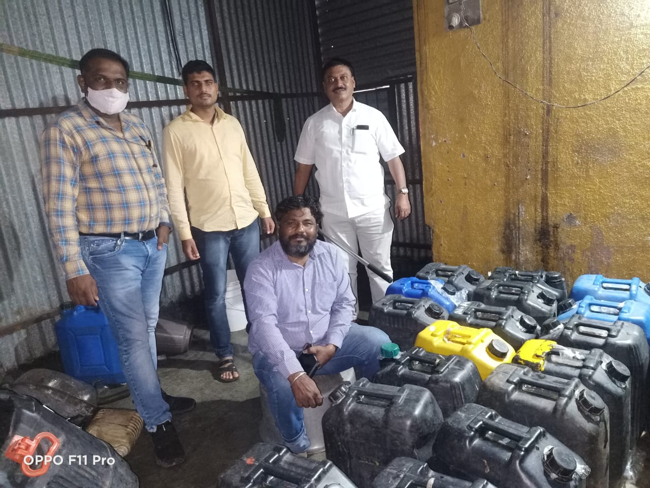 वारजे माळवाडीत अवैध गावठी दारू धंद्यांवर छापे मारत 2 जणांना अटक ; राज्य उत्पादन शुल्क विभागाची कारवाई.. वारजे माळवाडीत अवैध गावठी दारू धंद्यांवर छापे मारत 2 जणांना अटक ; राज्य उत्पादन शुल्क विभागाची कारवाई..