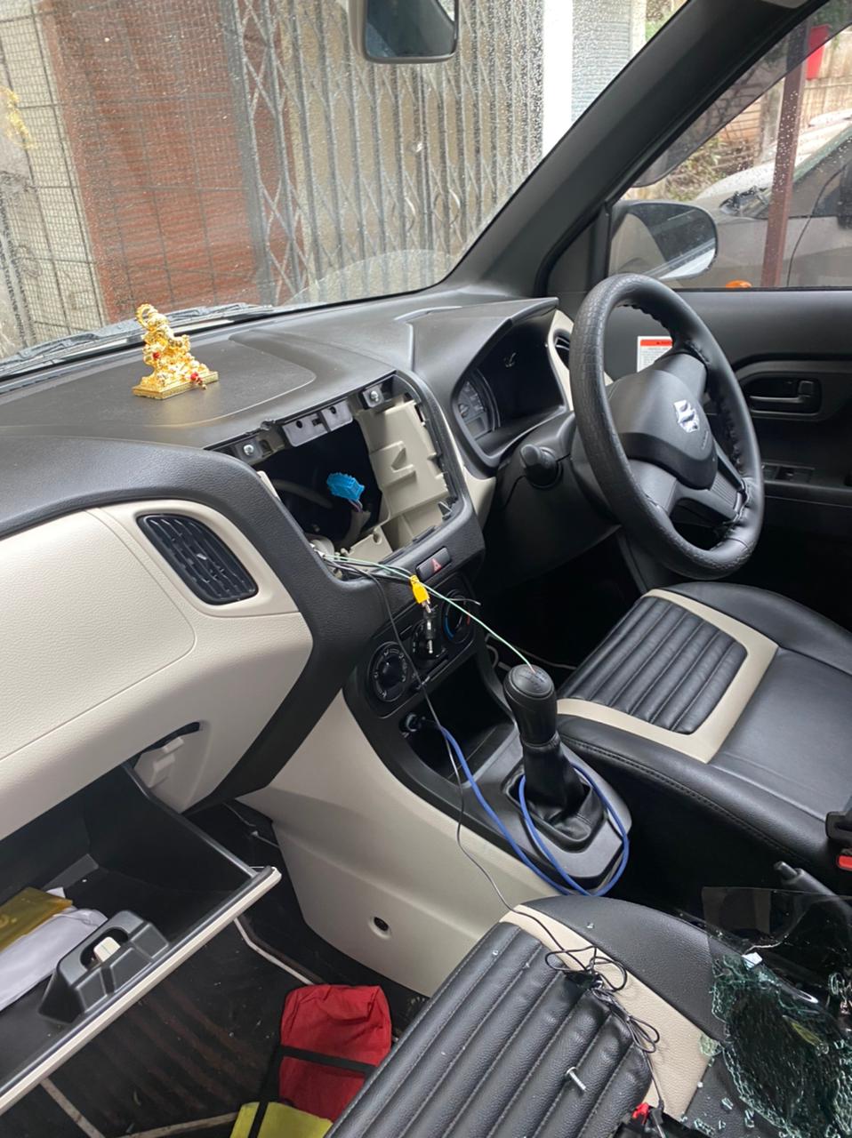 कोथरुडमध्ये गाड्यांच्या काचा फोडून सीडी प्लेअर चोरीला, पहा सीसीटिव्ही फुटेज ; पोलिसांचा तपास सुरू.. कोथरुडमध्ये गाड्यांच्या काचा फोडून सीडी प्लेअर चोरीला, पहा सीसीटिव्ही फुटेज ; पोलिसांचा तपास सुरू..