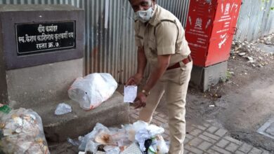 कोथरुडमध्ये रस्त्यावर कचरा टाकणाऱ्यांचा पालिका कर्मचाऱ्यांनी केला पोलिसांसारखा तपास ; शोधून काढला पत्ता व केली कारवाई..