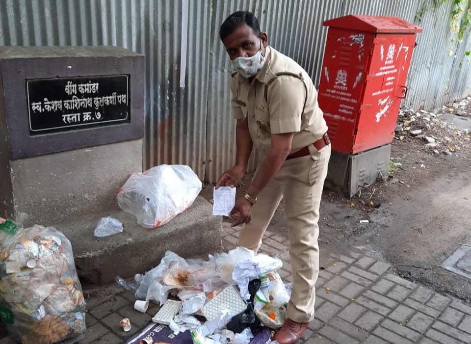 कोथरुडमध्ये रस्त्यावर कचरा टाकणाऱ्यांचा पालिका कर्मचाऱ्यांनी केला पोलिसांसारखा तपास ; शोधून काढला पत्ता व केली कारवाई..