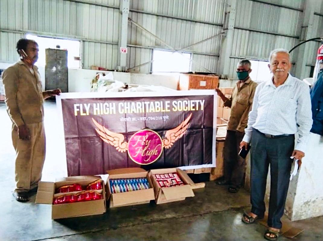 फ्लायहाय चॅरिटेबल सोसायटीच्या वतीने कोकणातील ३ हजार कुटुंबांना जीवनावश्यक साहित्य वाटप..