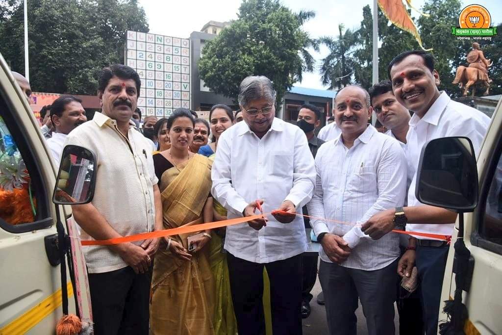 कोथरुडमध्ये फिरत्या विसर्जन हौदाचे चंद्रकांत पाटील यांच्या हस्ते लोकार्पण..