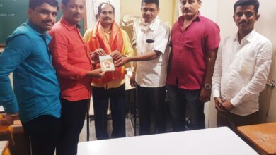 शिक्षक दिनानिमित्त कर्वेनगरमधील शिक्षकांचा चेतन भालेकर यांच्याकडून सन्मान..