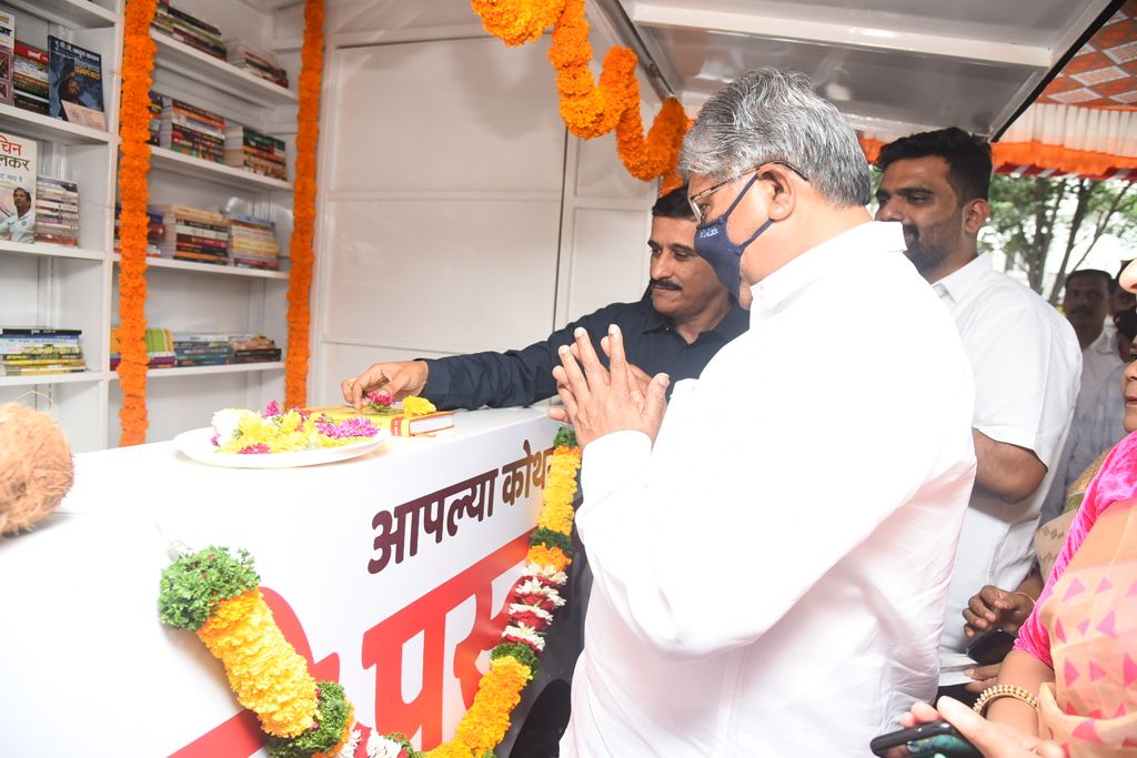 कोथरूडमध्ये आता फिरते पुस्तक घर ; नागरिकांनी लाभ घ्यावा चंद्रकांत पाटील यांचे आवाहन..