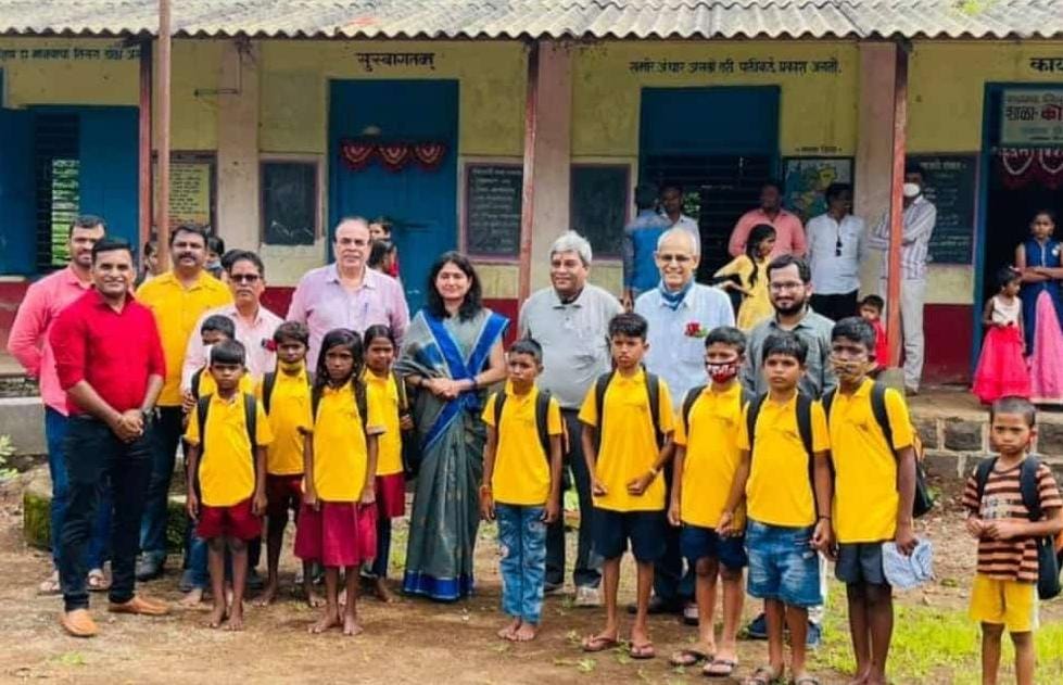 सत्यमेव जयते फौंडेशनच्या वतीने महाड तालुक्यातील शाळांमध्ये शैक्षणिक साहित्य वाटप सत्यमेव जयते फौंडेशनच्या वतीने महाड तालुक्यातील शाळांमध्ये शैक्षणिक साहित्य वाटप