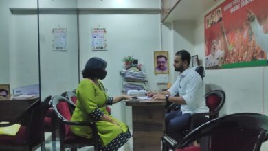कोरोनामुळे कर्त्या पुरुषाच्या निधनानंतर कुटुंबांसमोर सरकारी कामाच्या अडचणी ; कोथरूड भाजयुमोचा मदतीचा हात..