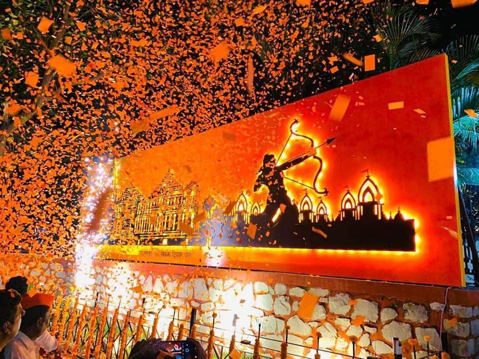 नगरसेवक दीपक पोटेंच्या पुढाकारातून साकारलेल्या अयोध्येतील राममंदिर बोधचिन्हाचे चंद्रकांत पाटील यांच्या हस्ते लोकार्पण