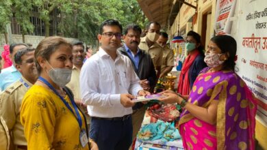 कोथरूडमध्ये टाकाऊ वस्तूंपासून  साकारलेल्या विविध कलाकृतींचे अनोखे प्रदर्शन..  