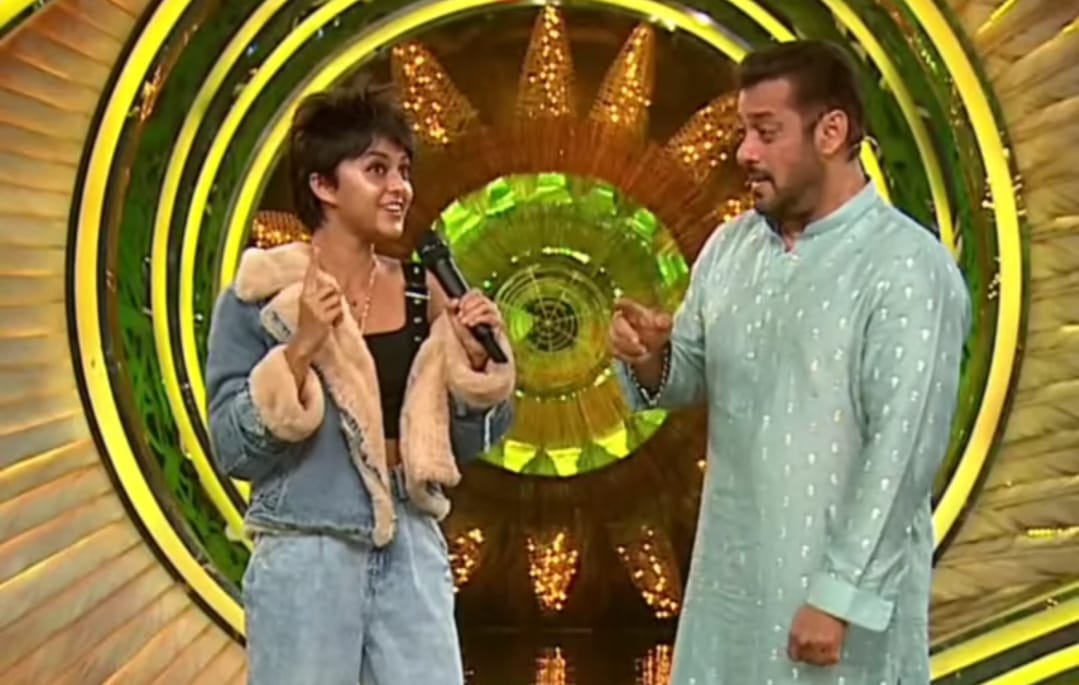 योहानी हिने सलमान खानला शिकवले प्रचंड व्हायरल झालेले ‘माणिके मागे हिथे’ गाणे.. पाहा व्हिडिओ