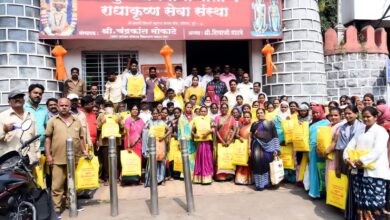 कोथरुडमध्ये आरोग्य व सफाई कर्मचाऱ्यांचा पोशाख व फराळ देऊन दीपावलीनिमित्त सन्मान..