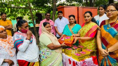 सुतारदरा व रामबाग कॉलनीमधील सफाई कर्मचाऱ्यांना दिवाळीनिमित्त भेट वस्तूंचे वाटप..