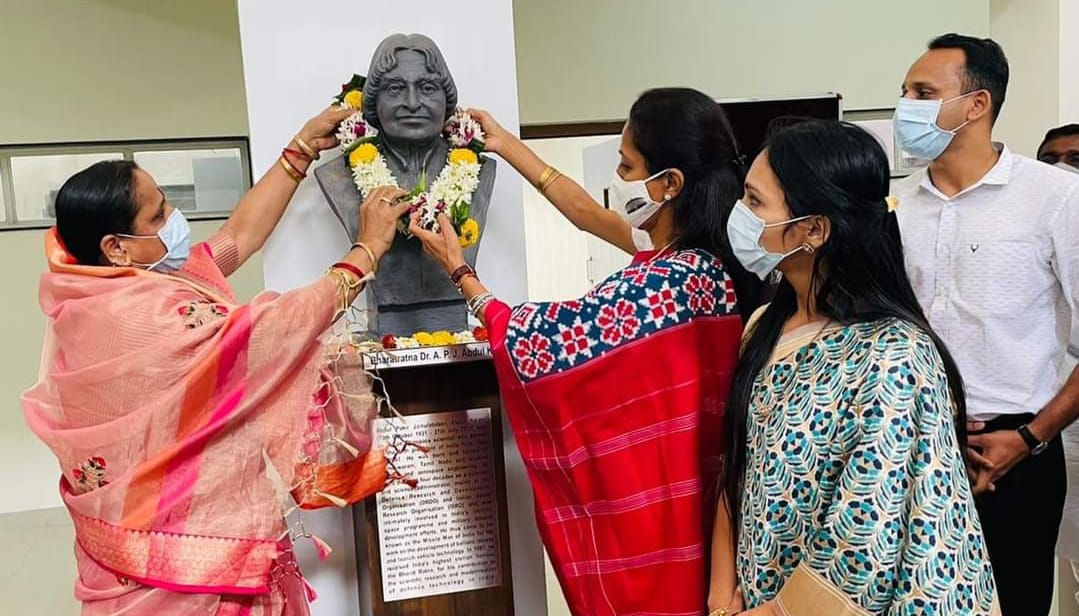 लोकप्रतिनिधी ज्यावेळेस असे प्रकल्प करतात, त्यावेळी लोकांसमोर जाताना आम्हालाही अभिमान वाटतो : सुप्रिया सुळे लोकप्रतिनिधी ज्यावेळेस असे प्रकल्प करतात, त्यावेळी लोकांसमोर जाताना आम्हालाही अभिमान वाटतो : सुप्रिया सुळे
