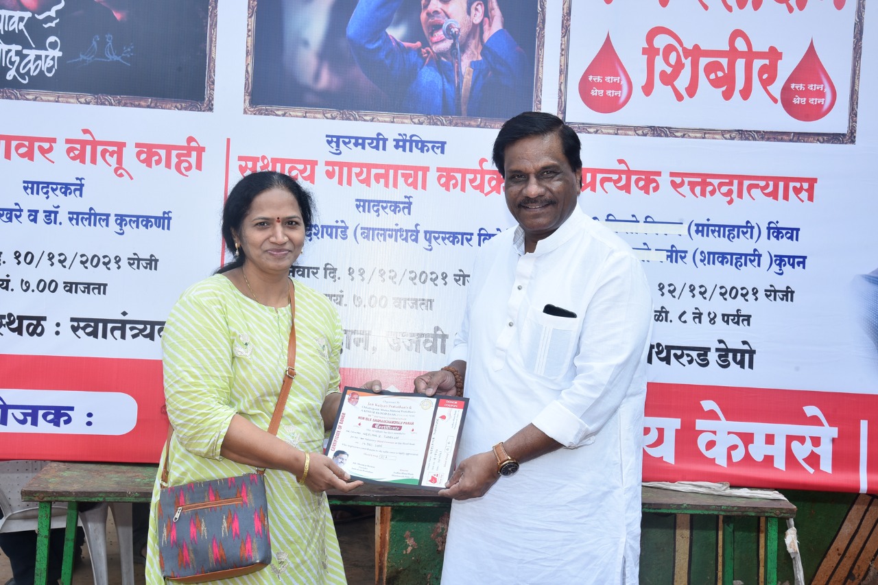 कोथरुडमध्ये शरद पवार यांच्या वाढदिवसानिमित्त आयोजित रक्तदान शिबिरात ३५० जणांचे रक्तदान..