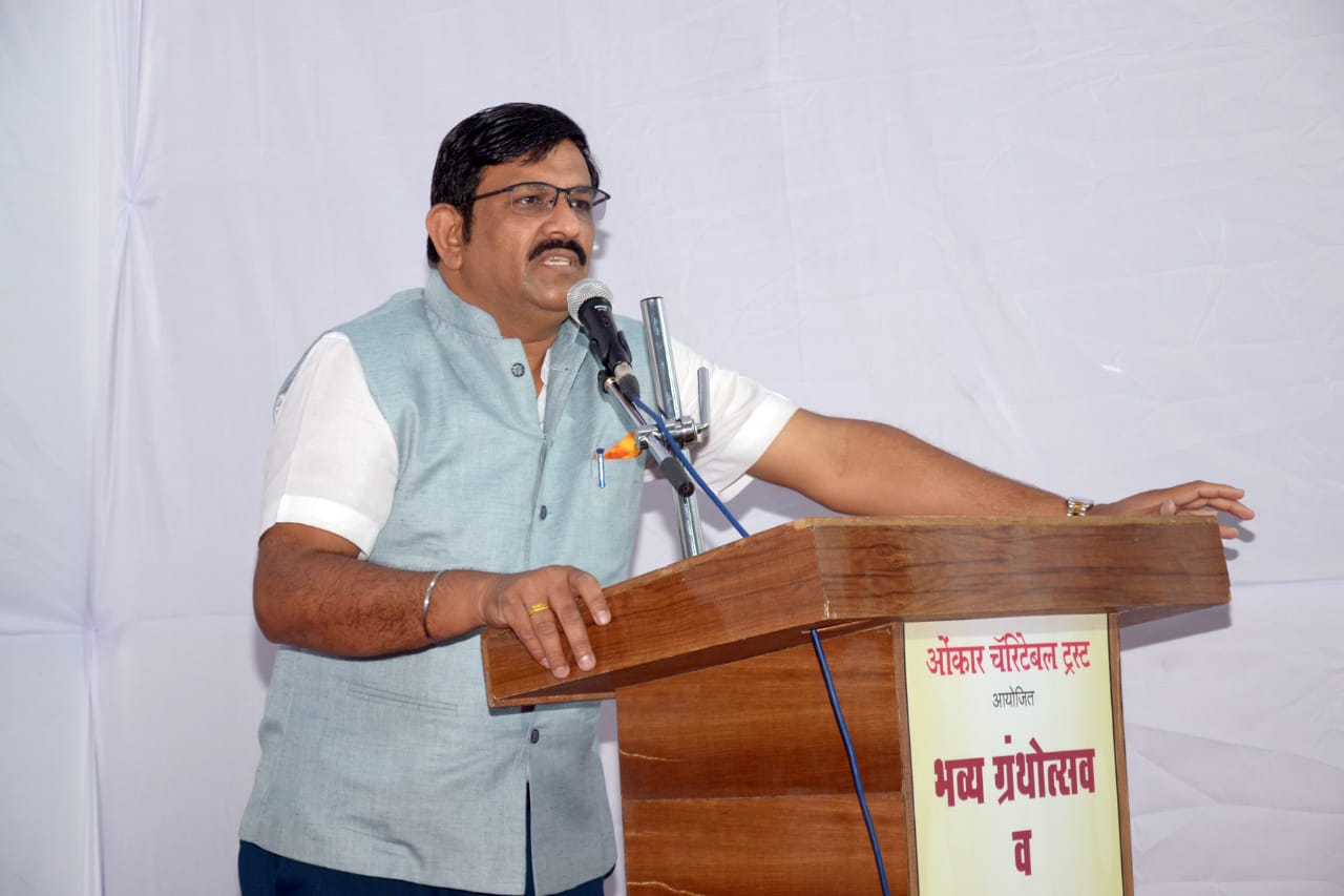 संत गाडगेबाबांचे कीर्तन म्हणजेे लोकशिक्षण देेणारे ग्रामीण विद्यापीठ होते ; लेखक वि.दा.पिंगळे संत गाडगेबाबांचे कीर्तन म्हणजेे लोकशिक्षण देेणारे ग्रामीण विद्यापीठ होते ; लेखक वि. दा. पिंगळे