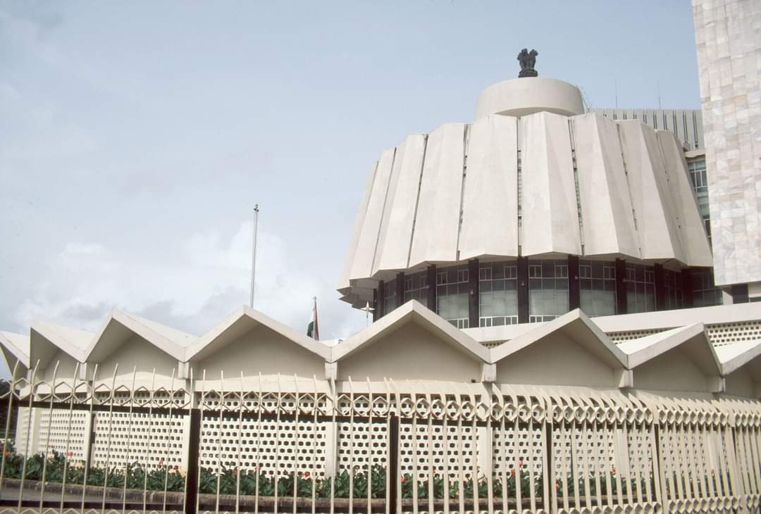 विधानभवनाबाहेर महिलेचा आत्मदहनाचा प्रयत्न