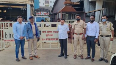 भोर इंडस्ट्रीजच्या वतीने पुणे पोलिसांना बॅरिकेड भेट..