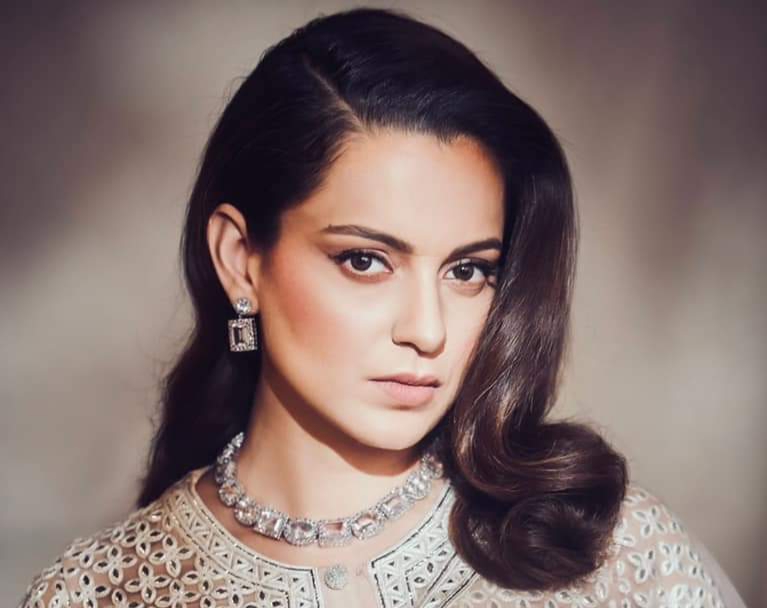 कंगना रनौत अखेर खार पोलीस ठाण्यात हजर