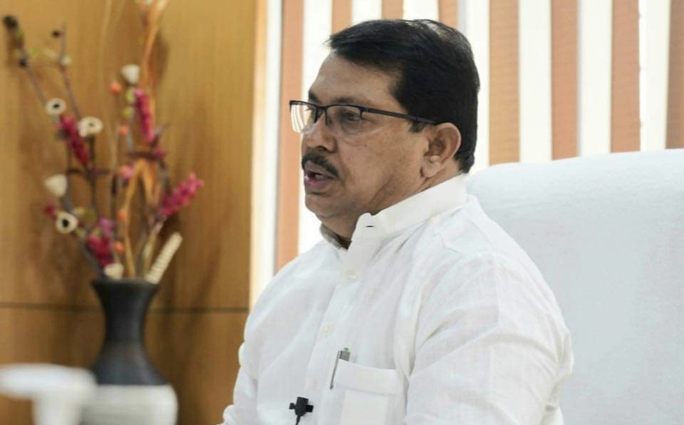 तिसरी लाट आली, आपण लॉकडाऊनच्या उंबरठ्यावर : वडेट्टीवार