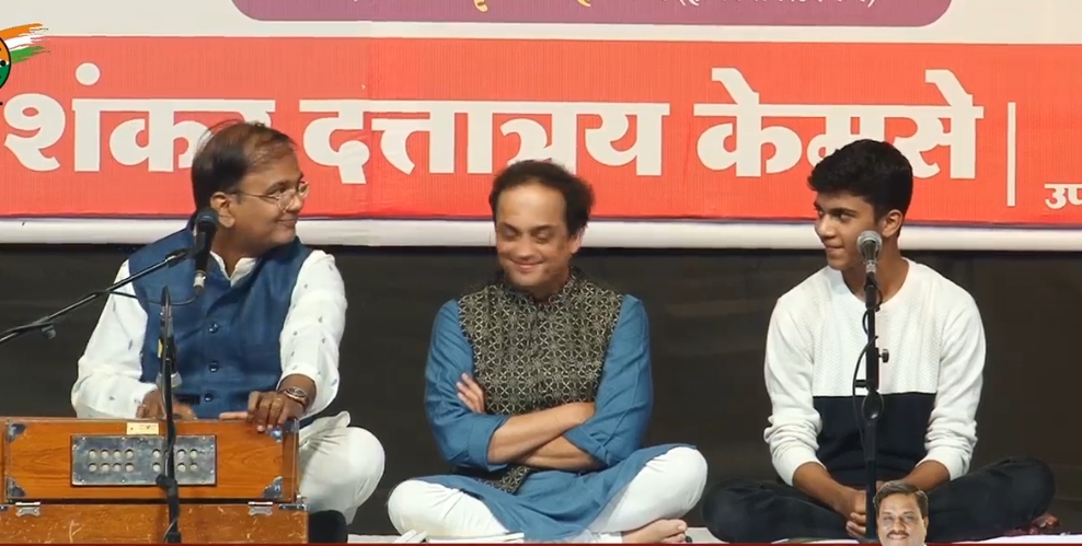 आयुष्यावर बोलू काही मधील गीतांनी कोथरुडकरांची संध्याकाळ यादगार..