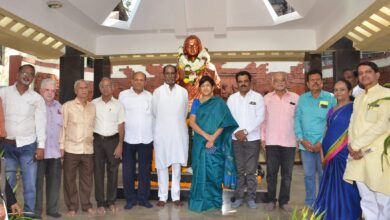 विविध संस्था, संघटनांकडून क्रांतीज्योती सावित्रीबाई फुले यांना १९१व्या जयंतीनिमित्त अभिवादन