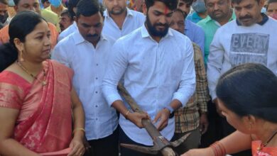 वारजेतील गोकुळनगर पठार ते सहयोगनगर रस्त्याचे काम भारतभूषण आबा बराटे यांच्याकडून स्वखर्चाने सुरू ; नागरिकांमध्ये आनंदोत्सव..