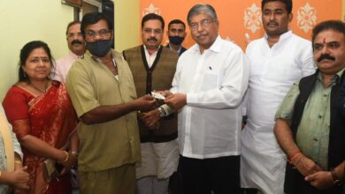 असंघटित क्षेत्रातील व्यक्तींनी केंद्र सरकारच्या विविध योजनांचा लाभ घ्यावा : चंद्रकांत पाटील