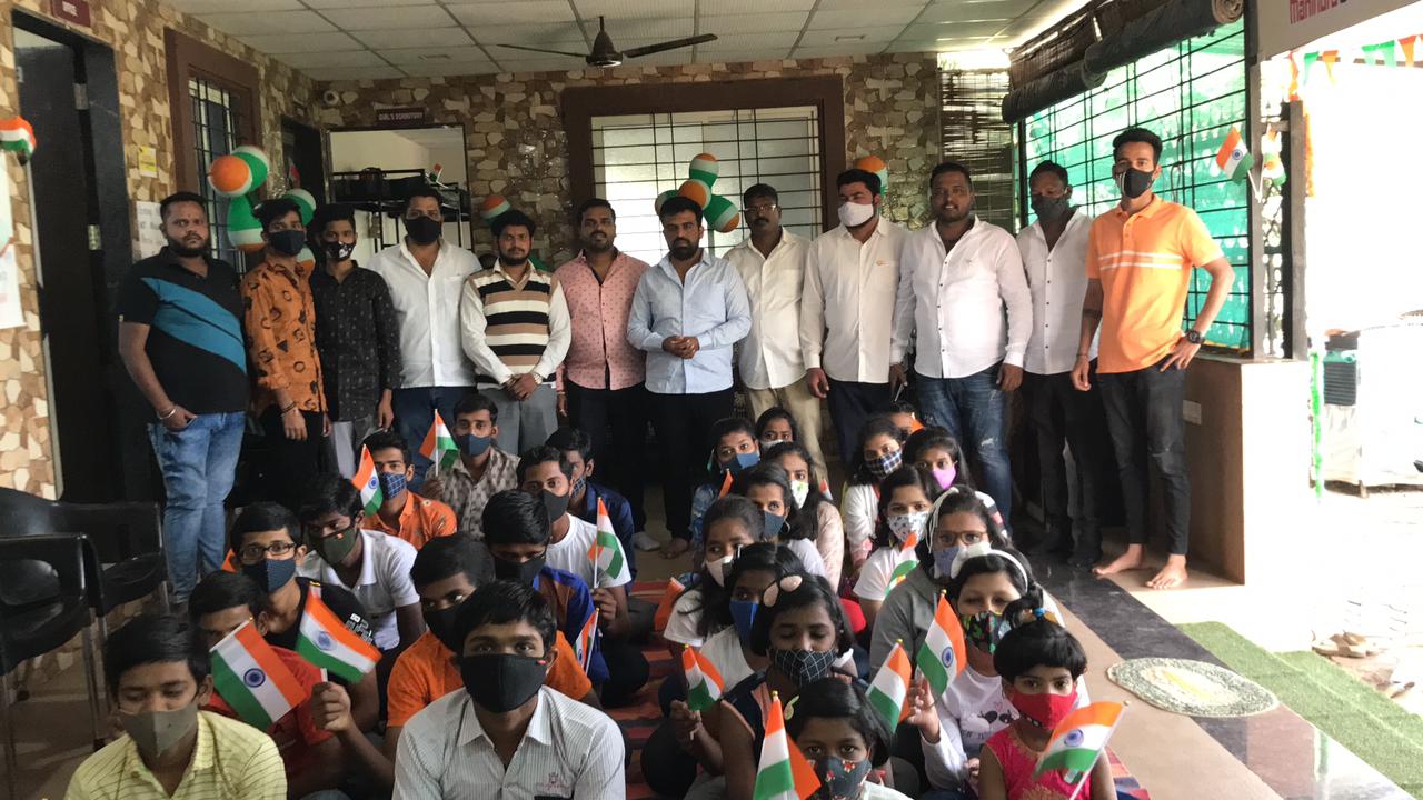 एड्सग्रस्त मुलांनी साजरा केला प्रजासत्ताक दिन एड्सग्रस्त मुलांनी साजरा केला प्रजासत्ताक दिन