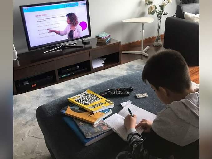 Budget 2022 : ऑनलाइन शिक्षण होणार सोपं; एक क्लास, एक टीव्ही चॅनेल मोहिमेचा विस्तार