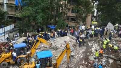 पुण्यात शास्त्रीनगरमध्ये इमारतीचे काम सुरू असताना लोखंडी छत कोसळून 5 कामगारांचा मृत्यू