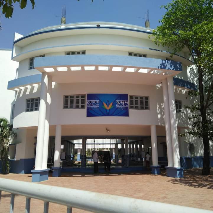 गुजरातमधील शाळेत भरवण्यात आली ‘माझा आदर्श नथुराम गोडसे! ’ स्पर्धा