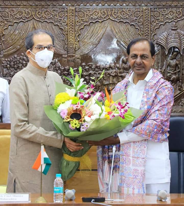 के चंद्रशेखर राव यांचे उद्धव ठाकरेंना हैदराबाद भेटीचं निमंत्रण; म्हणाले, देशाला मराठ्यांकडून प्रेरणा के चंद्रशेखर राव यांचे उद्धव ठाकरेंना हैदराबाद भेटीचं निमंत्रण; म्हणाले, देशाला मराठ्यांकडून प्रेरणा