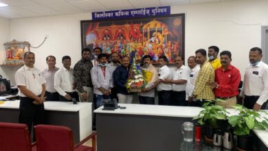 किर्लोस्कर कमिन्स एम्प्लॉइज युनियनच्या नवनिर्वाचित पदाधिकाऱ्यांचा विनोद मोहिते यांच्या हस्ते सन्मान