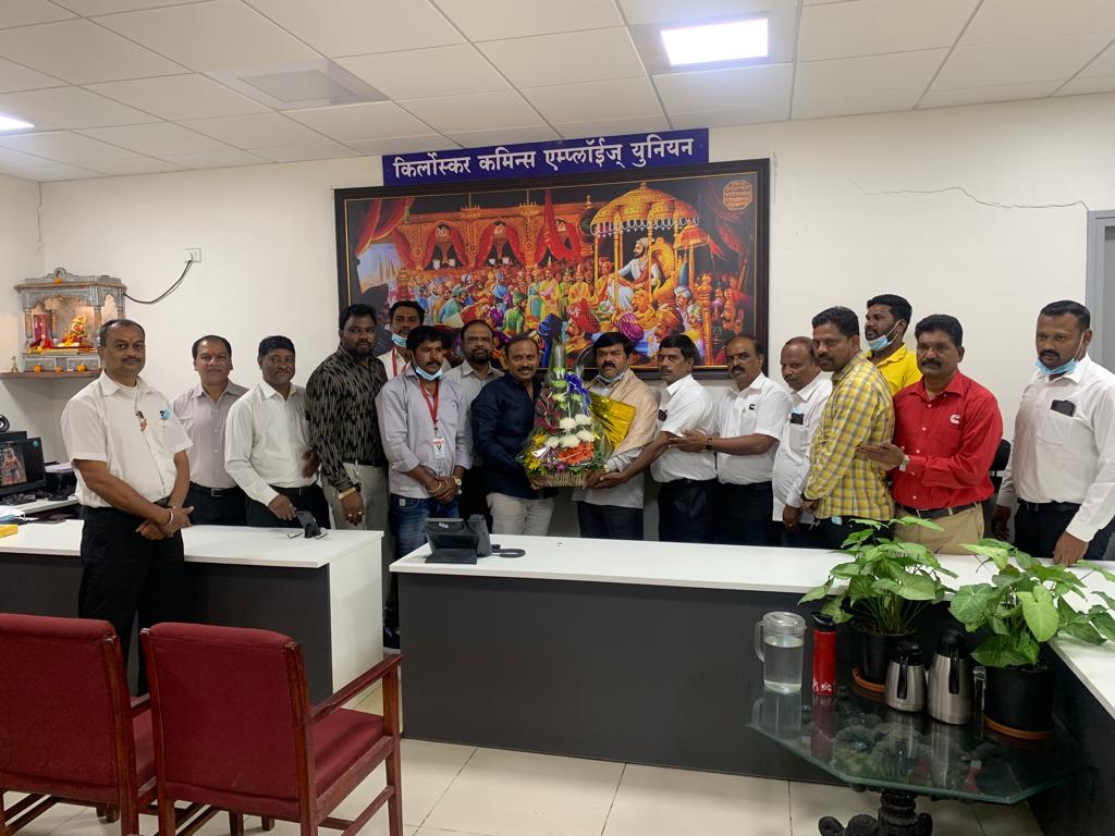 किर्लोस्कर कमिन्स एम्प्लॉइज युनियनच्या नवनिर्वाचित पदाधिकाऱ्यांचा विनोद मोहिते यांच्या हस्ते सन्मान