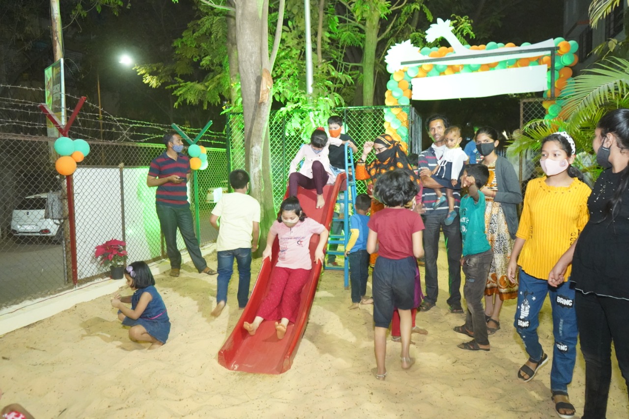 नगरसेविका अल्पना वरपे यांच्या प्रयत्नातून साकारलेल्या स्वा.वि.दा.सावरकर बालोद्यानचे आमदार भिमराव तापकीर यांच्या हस्ते लोकार्पण.. Img 20220222 wa0122