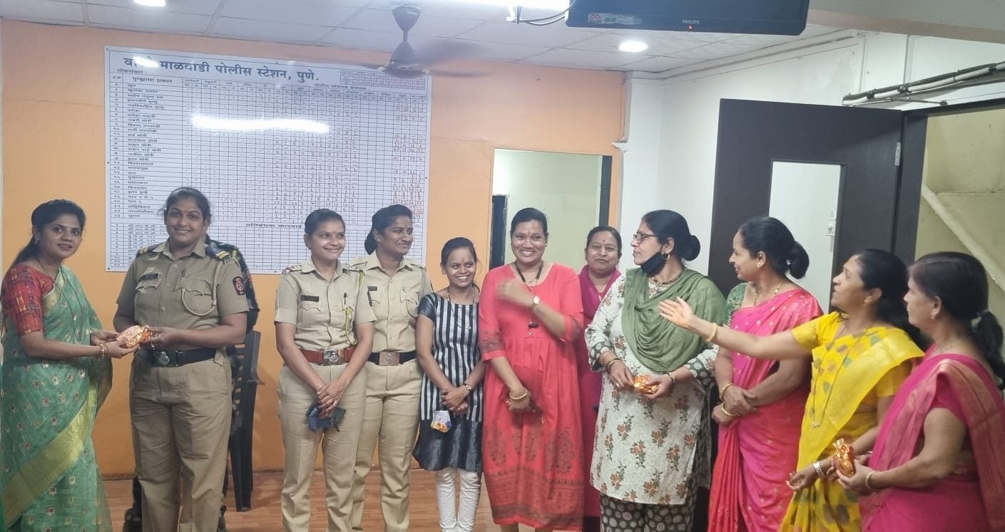 वारजे पोलीस स्टेशन मधील महिला पोलीस कर्मचाऱ्यांसोबत हळदी-कुंकू कार्यक्रम व पोलीस बांधवांचा सन्मान सोहळा..