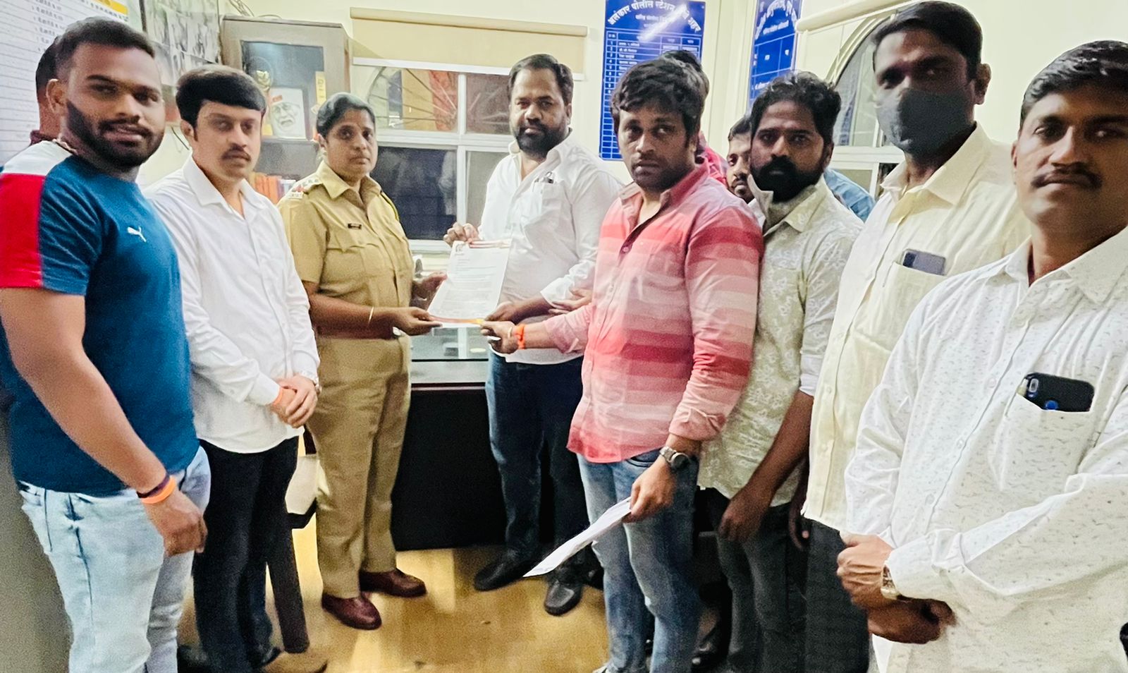 राज्यपाल भगतसिंह कोश्यारी यांच्यावर गुन्हा दाखल करा. युवासेनेकडून पोलिस ठाण्यात तक्रार दाखल.