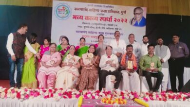 कवी हनुमंत चांदगुडे यांना काव्यानंद साहित्य कला पुरस्कार प्रदान..