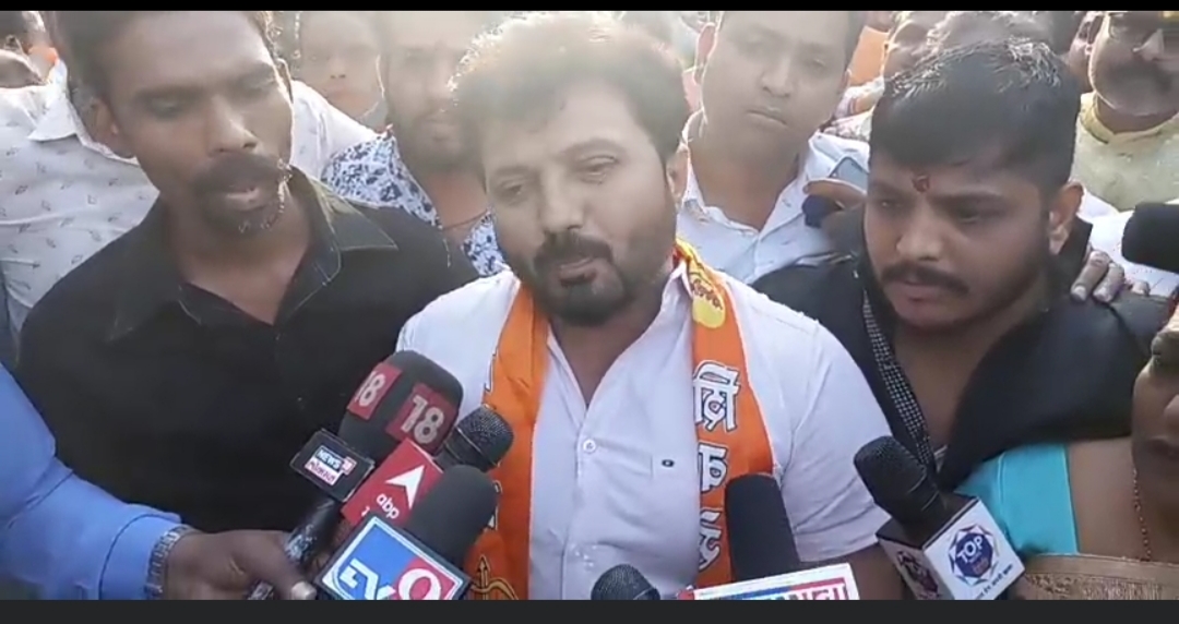 पुण्यात शिवसैनिकांचा राडा; किरीट सौमय्या जखमी पुण्यात शिवसैनिकांचा राडा; किरीट सौमय्या जखमी