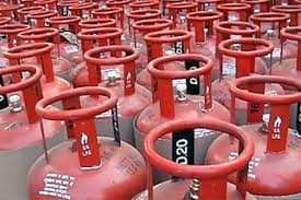 Lpg price hike : सिलिंडर पुन्हा महागला