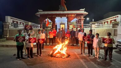 महाराष्ट्रातील महाविकास आघाडीचा कुशासनाचा होळी करून निषेध