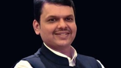 देवेंद्र फडणवीस यांचे पुण्यातील सर्व कार्यक्रम रद्द ; पोलीस जबाब नोंदवण्यासाठी बंगल्यावर जाणार