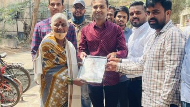 महिला सफाई कर्मचाऱ्यांचा राष्ट्रवादी युवक काँग्रेसकडून सत्कार