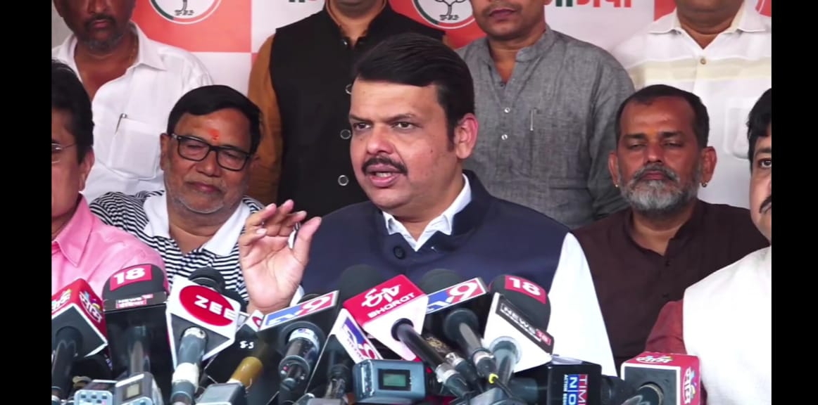 मला आरोपी करून अडकवण्याचा प्रयत्न : देवेंद्र फडणवीस मला आरोपी करून अडकवण्याचा प्रयत्न : देवेंद्र फडणवीस