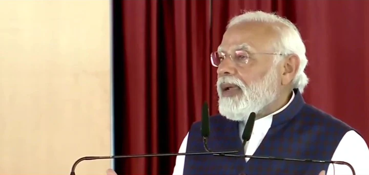 मोदींची तुलना थेट महात्मा फुलेंशी! ; पात्रांचा प्रताप