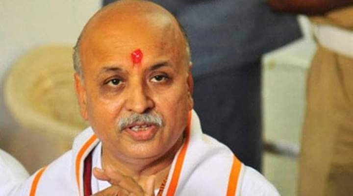 आधी भाजपशासित राज्यातील ‘भोंगे’ उतरवा : प्रवीण तोगडिया आधी भाजपशासित राज्यातील ‘भोंगे’ उतरवा : प्रवीण तोगडिया