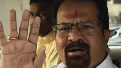 मुंबईचे माजी महापौर विश्वनाथ महाडेश्वर यांना अटक