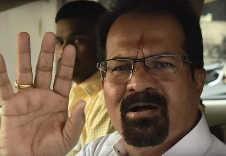 मुंबईचे माजी महापौर विश्वनाथ महाडेश्वर यांना अटक