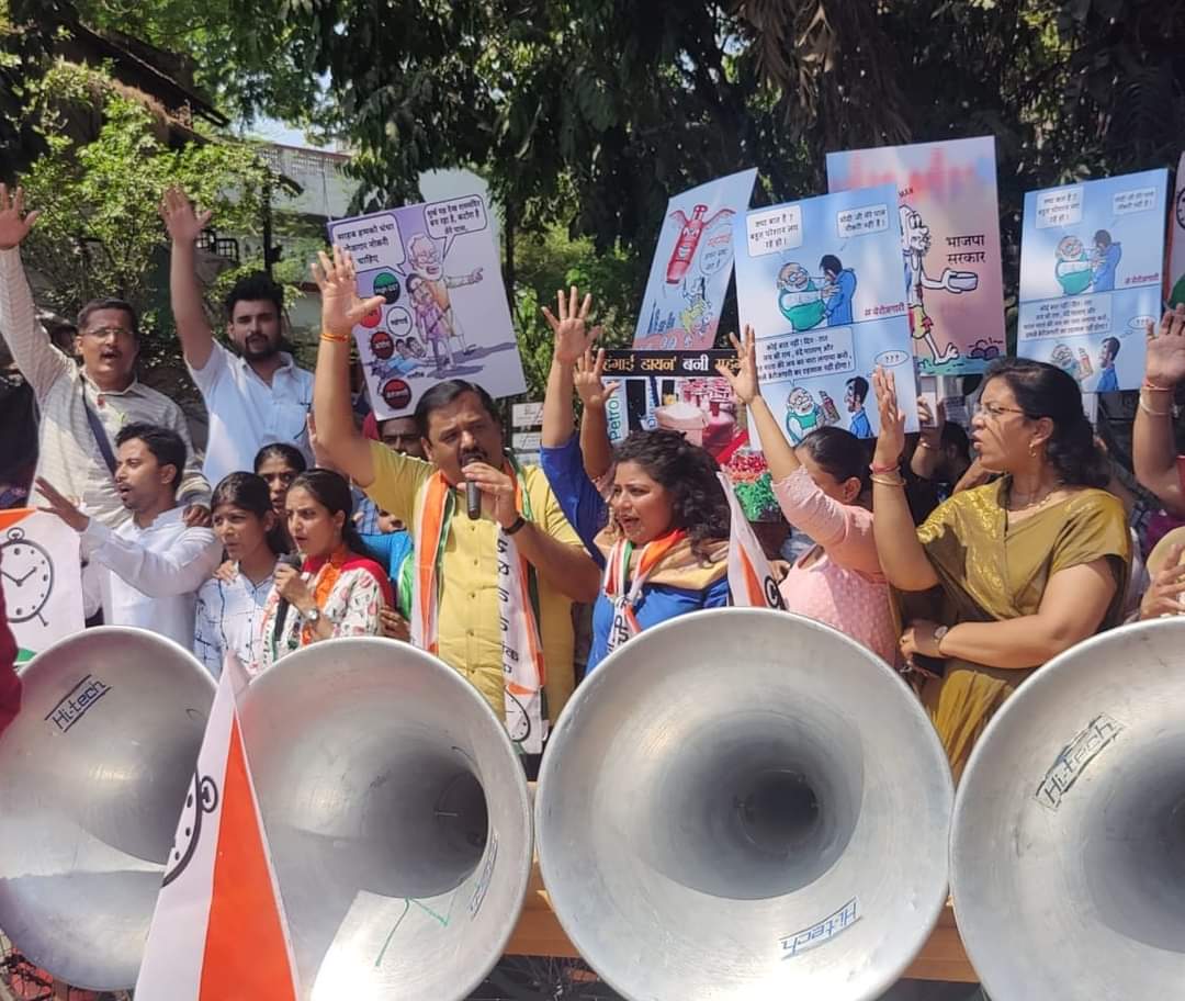 पुण्यात राष्ट्रवादीचे महागाई विरोधात अनोखे भोंगा आंदोलन; ऐकवली नरेंद्र मोदींची इंधन दरवाढीवरील भाषणं..