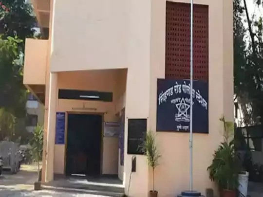 वसुली करणाऱ्या पोलीस कर्मचाऱ्याचे निलंबन वसुली करणाऱ्या पोलीस कर्मचाऱ्याचे निलंबन